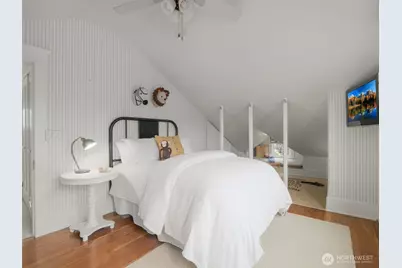 1423 Nob Hill Avenue N, Seattle, WA 98109 - Photo 21
