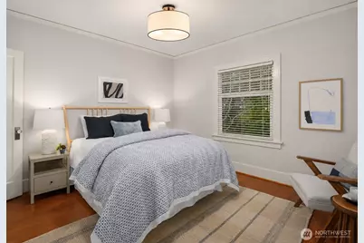 1423 Nob Hill Avenue N, Seattle, WA 98109 - Photo 13