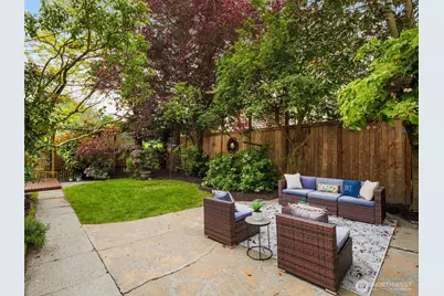 1423 Nob Hill Avenue N, Seattle, WA 98109 - Photo 33