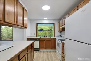 3438 161st Pl SE, Bellevue, WA 98008 - Photo 5