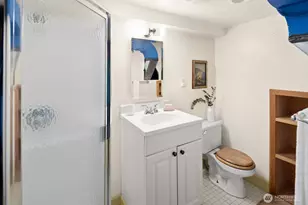 457 N 65th St, Seattle, WA 98103 - Photo 17