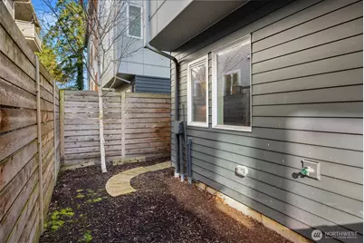 12526 15th Avenue NE #D, Seattle, WA 98125 - Photo 29