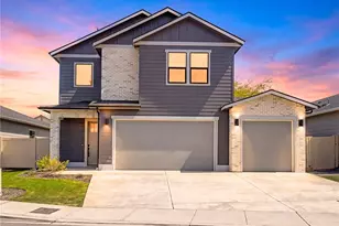 585 S Perry Ave, East Wenatchee, WA 98802 - Photo 1