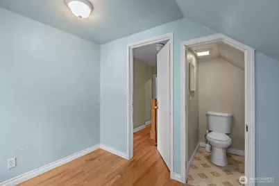 2010 NE 54th Street, Seattle, WA 98105 - Photo 25