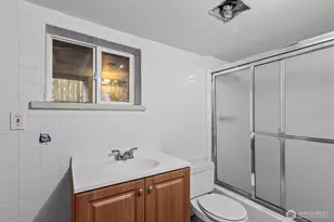 2010 NE 54th St, Seattle, WA 98105 - Photo 25