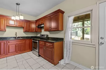 2010 NE 54th Street, Seattle, WA 98105 - Photo 15