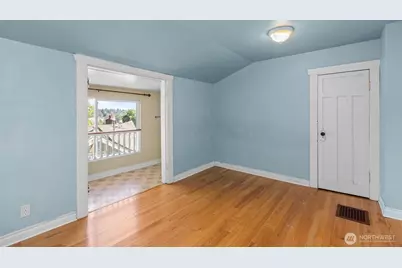 2010 NE 54th Street, Seattle, WA 98105 - Photo 27