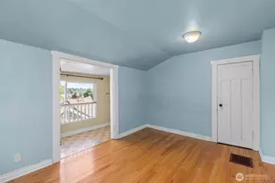 2010 NE 54th St, Seattle, WA 98105 - Photo 27