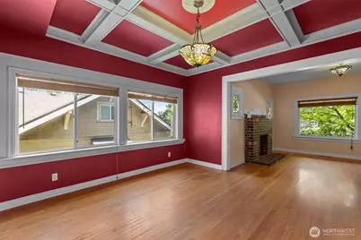2010 NE 54th Street, Seattle, WA 98105 - Photo 3
