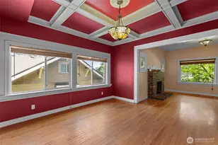 2010 NE 54th St, Seattle, WA 98105 - Photo 3