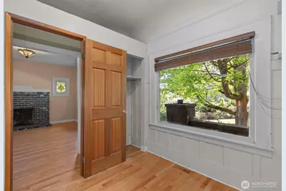2010 NE 54th Street, Seattle, WA 98105 - Photo 11