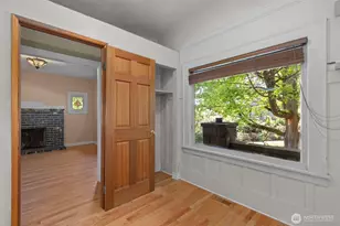 2010 NE 54th St, Seattle, WA 98105 - Photo 11