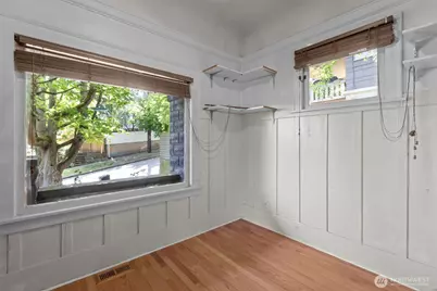 2010 NE 54th Street, Seattle, WA 98105 - Photo 9