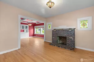 2010 NE 54th St, Seattle, WA 98105 - Photo 5