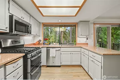 22934 SE 37th St, Sammamish, WA 98075 - Photo 9