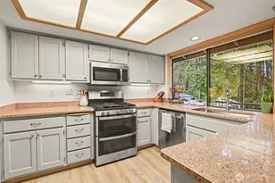 22934 SE 37th St, Sammamish, WA 98075 - Photo 11