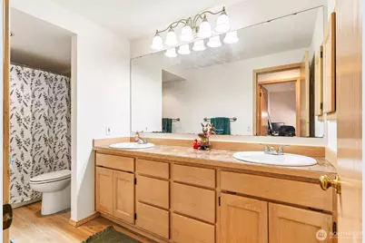 22934 SE 37th St, Sammamish, WA 98075 - Photo 17