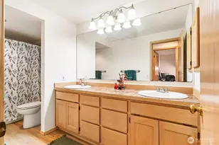 22934 SE 37th St, Sammamish, WA 98075 - Photo 17