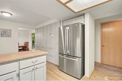 22934 SE 37th St, Sammamish, WA 98075 - Photo 13