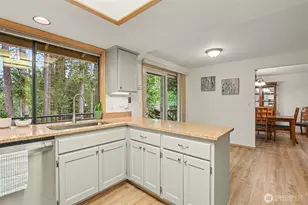 22934 SE 37th St, Sammamish, WA 98075 - Photo 13