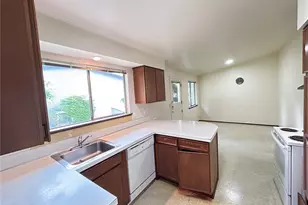 11718 5th Ave NE, Seattle, WA 98125 - Photo 5