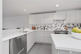 2115 Westlake Ave N, Seattle, WA 98109 - Photo 17