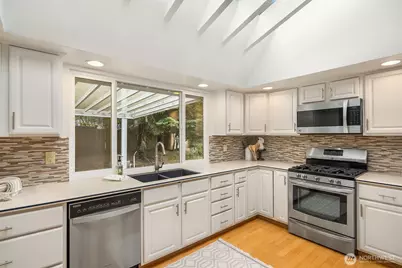 3227 171st Avenue NE, Bellevue, WA 98008 - Photo 9
