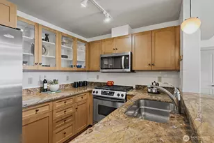 745 Bellevue Ave E, Seattle, WA 98102 - Photo 13