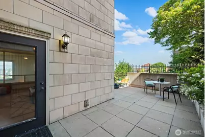745 Bellevue Avenue E #109, Seattle, WA 98102 - Photo 21