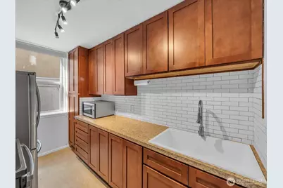 7 Harrison Street #17, Seattle, WA 98109 - Photo 7