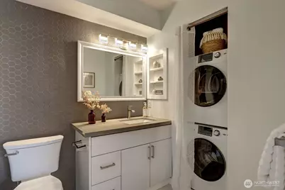 712 E Denny Wy Unit #502, Seattle, WA 98122 - Photo 9