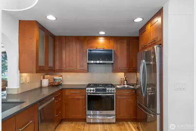 551 NE 84th Street, Seattle, WA 98115 - Photo 11