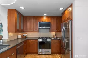 551 NE 84th St, Seattle, WA 98115 - Photo 11