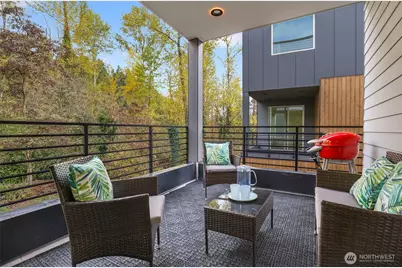 10628 E Riverside Dr, Bothell, WA 98011 - Photo 3