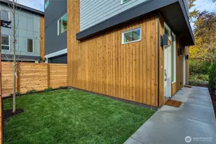 10628 E Riverside Dr, Bothell, WA 98011 - Photo 23