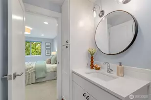 275 W Roy St, Seattle, WA 98119 - Photo 27