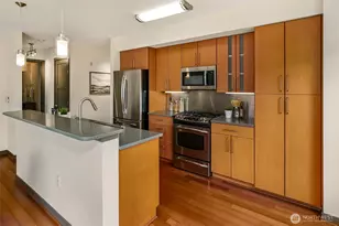 413 NE 70th St, Seattle, WA 98115 - Photo 5