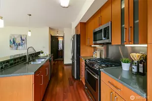 413 NE 70th St, Seattle, WA 98115 - Photo 9