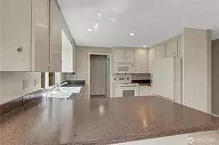 7117 40th St W, Tacoma, WA 98466 - Photo 9