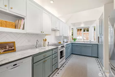 1945 Boyer Avenue E, Seattle, WA 98112 - Photo 9