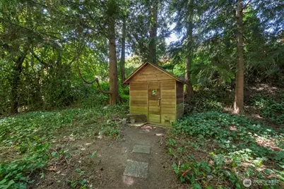 1919 32nd Avenue W, Seattle, WA 98199 - Photo 29
