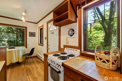 1919 32nd Avenue W, Seattle, WA 98199 - Photo 11