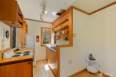 1919 32nd Avenue W, Seattle, WA 98199 - Photo 9