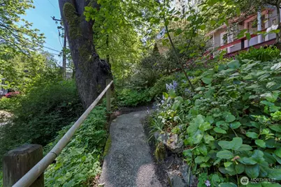 1919 32nd Avenue W, Seattle, WA 98199 - Photo 31