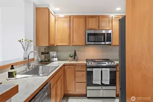 2607 Western Ave, Seattle, WA 98121 - Photo 13