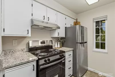 215 SW 100th Street #D207, Everett, WA 98204 - Photo 5
