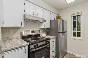 215 SW 100th St, Everett, WA 98204 - Photo 5