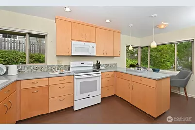 2624 NE 82nd Street, Seattle, WA 98115 - Photo 9