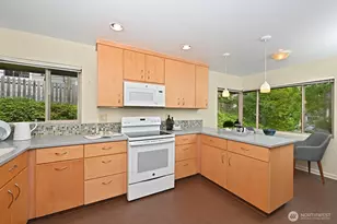 2624 NE 82nd St, Seattle, WA 98115 - Photo 9