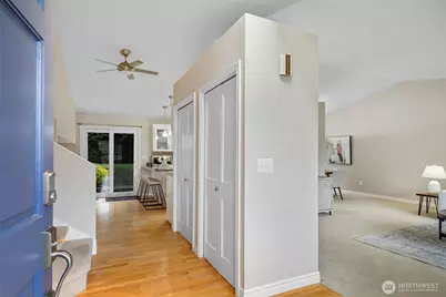 7918 115th Avenue SE, Newcastle, WA 98056 - Photo 3